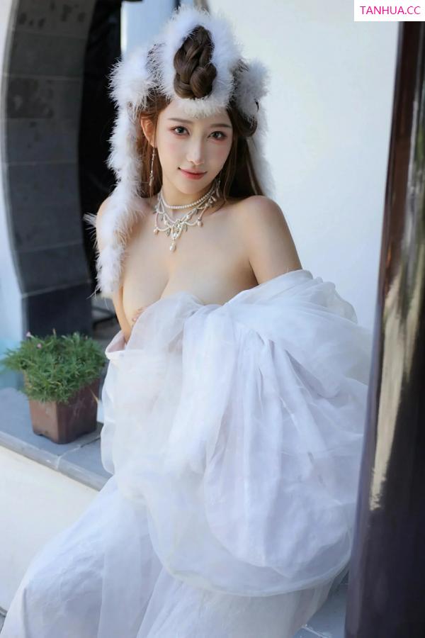   [XiuRen]高清写真图 2025.10.09 No.10843 金允希Yuki 低胸长裙第51张图片